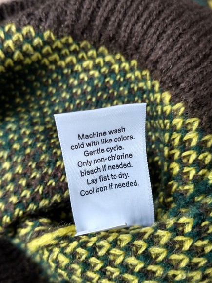 Yummy Sweater Co Womens Camo Print Sweater Size XS Green Brown NWT - Picture 6 of 6